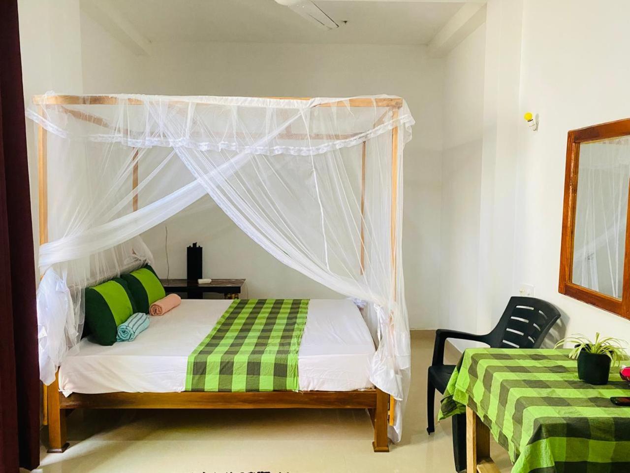 Pradeep Guest House Mirissa Exterior foto